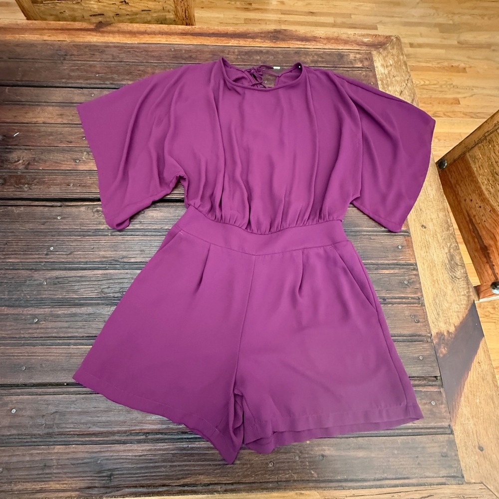 White House Black Market Purple Kimono Sleeve Romper Pockets Size 4
